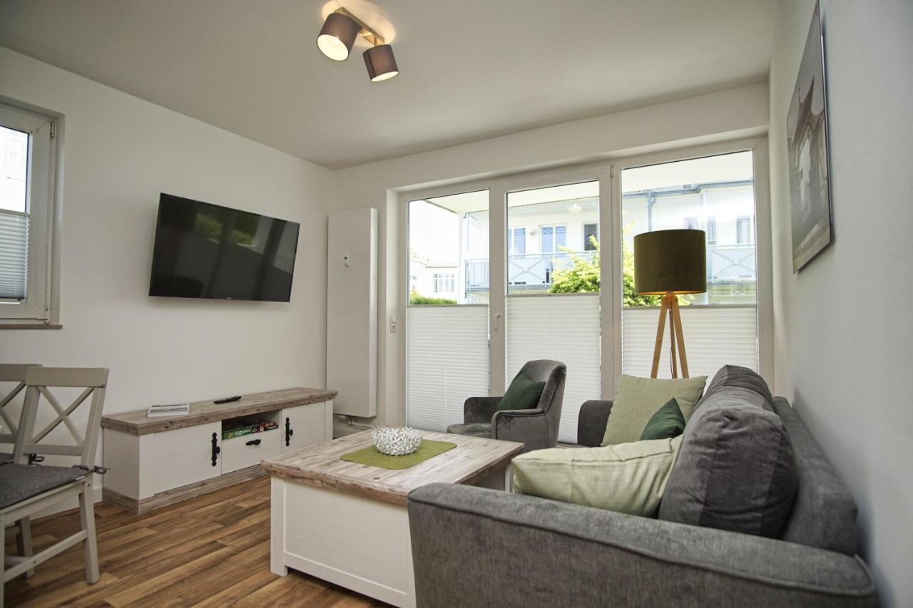 Terrasse, Gratis Nutzung Vom Ahoi Erlebnisbad Und Sauna In Sellin - Villa Karola Fewo 02 Goehren  Exterior foto