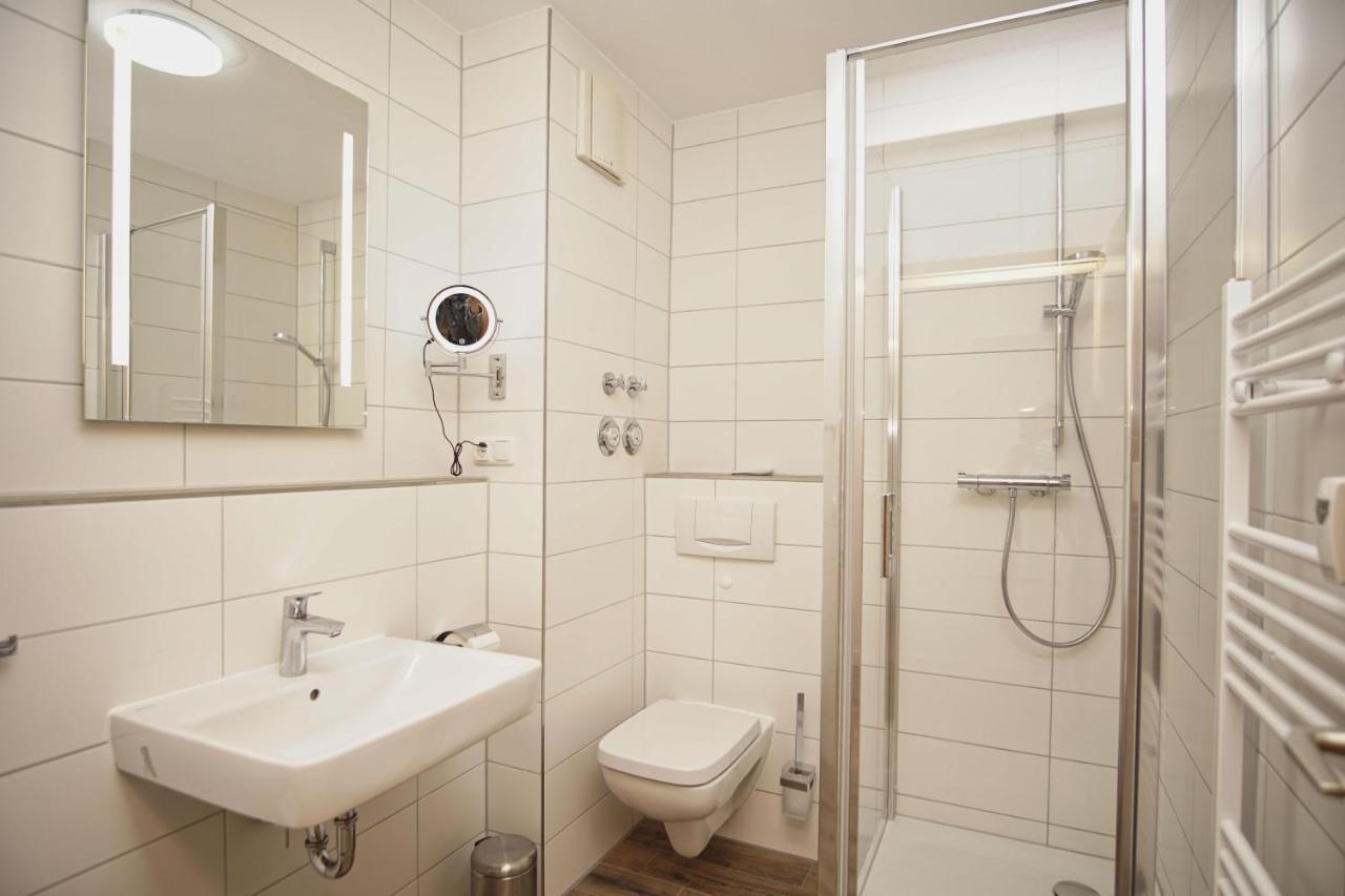Terrasse, Gratis Nutzung Vom Ahoi Erlebnisbad Und Sauna In Sellin - Villa Karola Fewo 02 Goehren  Exterior foto